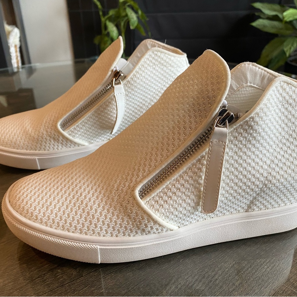 Steve Madden White Textured Zip Sneakers